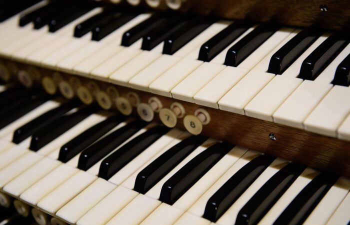 A close up of the organ keys